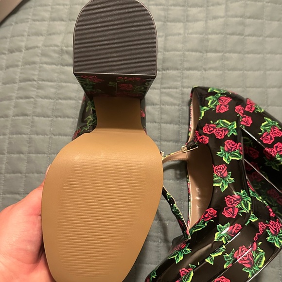 Betsey Johnson Black and Pink Floral Heels - Picture 4 of 5